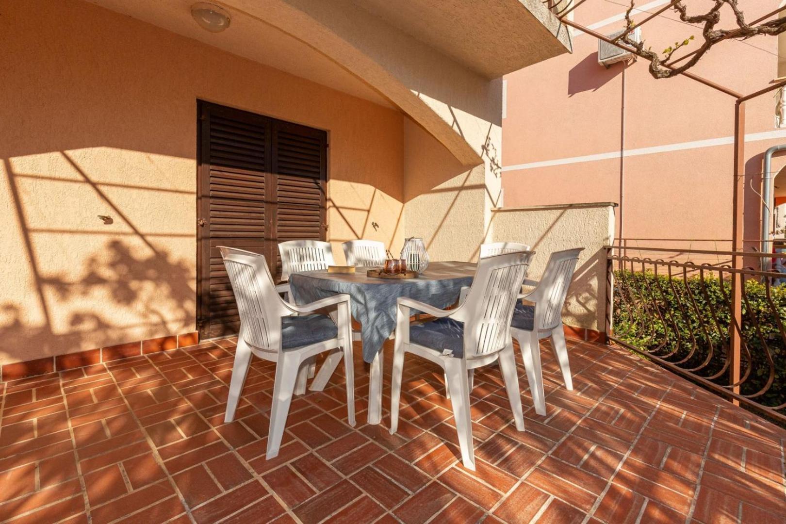 Three Bedroom Apartment In Biograd Biograd na Moru Kültér fotó